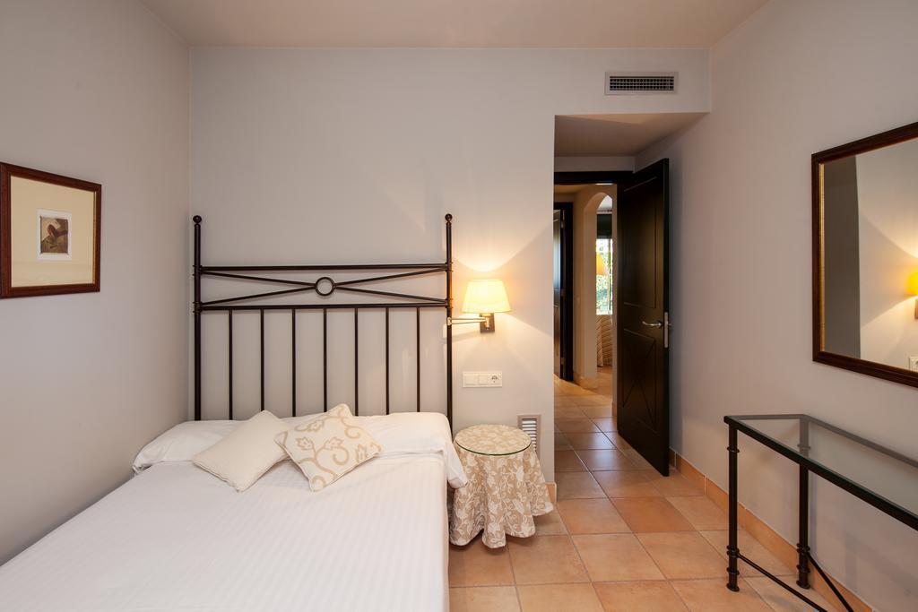 Birdie Aparthotel Navata